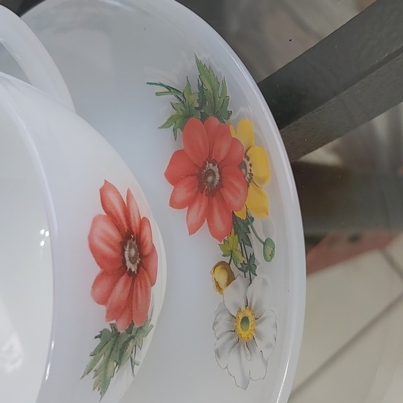 🙊2 for $50 Vintage Arcopal opaline expresso cups and saucers - Picture 2 of 4